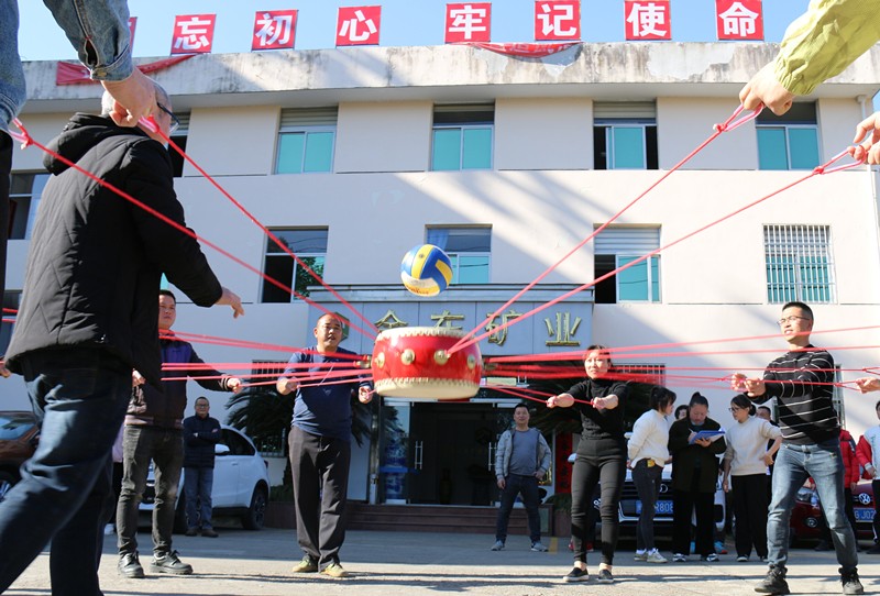 2、乐竞平台乐竞平台（中国）组织趣味活动--同心击鼓_副本.jpg